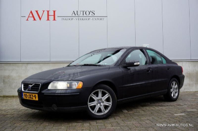 Volvo S60 2.4d, leer + clima!