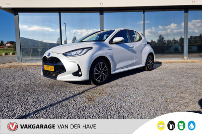 Toyota Yaris 1.5 hybrid first edition | automaat | adaptieve cruise control | keyless | camera | navi | lane assist | ecc