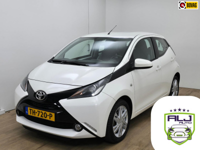 Toyota Aygo occasion met parkeercamera en weinig km | tweedehands toyota aygo compleet dealeronderhouden | cruisecontrol | x play