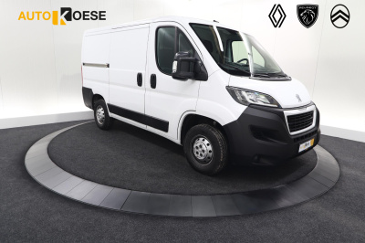 Peugeot Boxer 330 2.2 bluehdi 120 l1h1 premium | trekhaak | camera | betimmering laadruimte | navigatie
