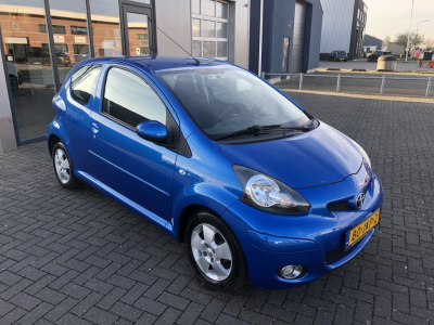 Toyota Aygo 1.0-12v dynamic blue