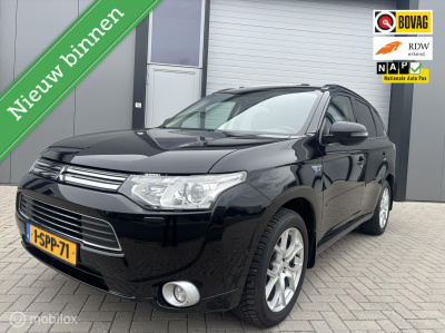 Mitsubishi Outlander 2.0 phev executive schuifdak, trekhaak