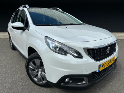 Peugeot 2008 1.2 t blue lion // panoramadak // apple carplay //