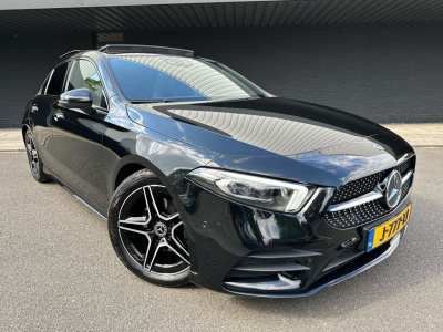 Mercedes-Benz A-Klasse 180 business solution amg // ambiance verlichting // pano