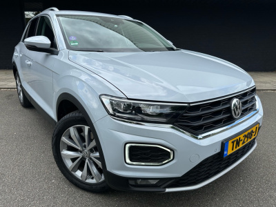 Volkswagen T-roc 1.0 tsi style // led koplampen // trekhaak //