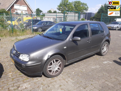 Volkswagen Golf 2.3 v5 highline
