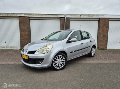 Renault Clio 1.6-16v dynamique / origineel nl / 5- deurs / airco / cruisecontrol / bluetooth