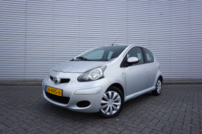 Toyota Aygo 1.0-12v comfort navigator automaat - airco / navi / elektr. ramen / nap