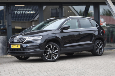 Skoda Karoq 1.5 tsi act | leder | trekhaak | camera | apple carplay | android auto | stoelverwarming | dealer onderhouden
