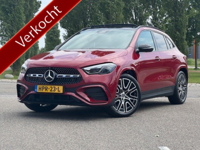Mercedes-Benz Gla-klasse 180 business solution amg l premium plus l panoramadak l multibeam led l camera l memory l mbux l 360 gr camara l keyless go l
