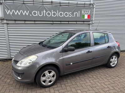 Renault Clio 1.2-16v special line