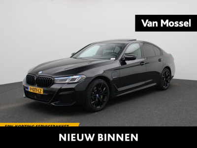 BMW 5 Serie 520e business edition plus | m-sport | automaat | schuifdak | trekhaak | virtual cockpit | leder | memory seats | lmv | navigatie | climate control | stoel verwarming | camera