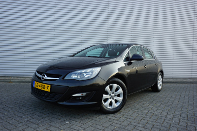 Opel Astra 1.4 turbo blitz - 1e eigenaar - airco / navi / cruise / elektr. ramen / trekhaak / nap