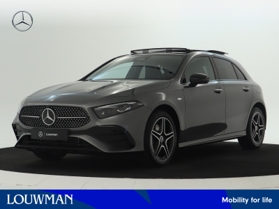 Mercedes-Benz A-Klasse 250 e business solution amg | nightpakket | parkeerpakket met achteruitrijcamera | keyless go | sfeerverlichting | multibeam led | stoelverwarming voor | spiegelpakket | draadloos oplaadsysteem voor smartphone vooraan |