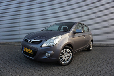 Hyundai I 20 1.2i dynamicversion airco / elektr. ramen / parkeers. / nap