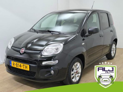 Fiat Panda occasion 1.2 popstar in zwart | sportieve look | trekhaak | tweedehands fiat panda | veel ruimte in de auto | airco