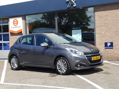 Peugeot 208 1.2 puretech 110pk 5d allure automaat6 navigatie | trekhaak | apple carplay & android auto | bluetooth | cruise & climate control | lm-velgen