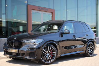 BMW X5 xdrive45e high executive m-sport | pano | luchtvering | 360 camera | trekhaak | laser | acc