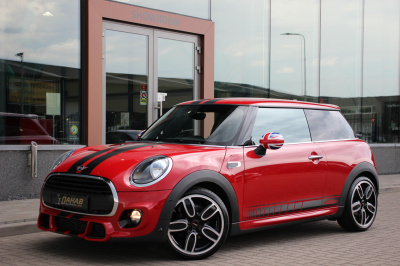 Mini Cooper mini 1.5 | john cooper works pakket | jcw stoelen | parkeersensoren | stoelverwarming