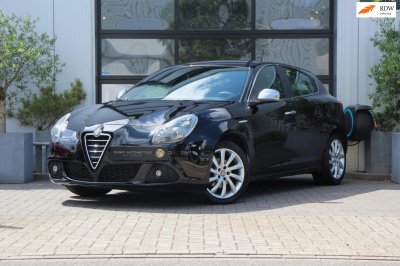Alfa Romeo Giulietta 1.4 t turbo turismo - leder - cruise - clima - stoel verw - pdc - led