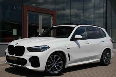 BMW X5 xdrive45e high executive | m pakket | pano | luchtvering | trekhaak |