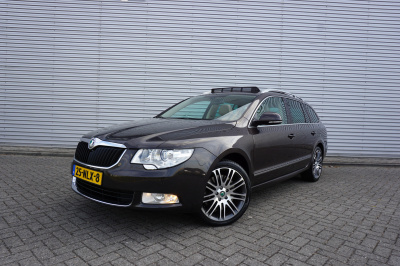 Skoda Superb combi 3.6 fsi elegance 4x4 business line automaat - climate / navi / cruise / stoelverw. / pano / trekhaak / nap
