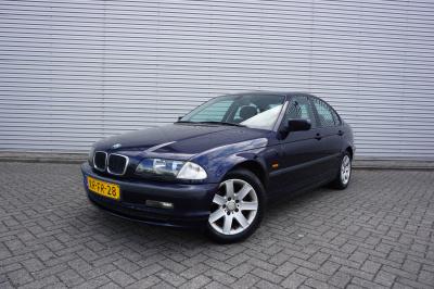 BMW 3-serie 318i executive airco / elektr. ramen / lm velgen / nap