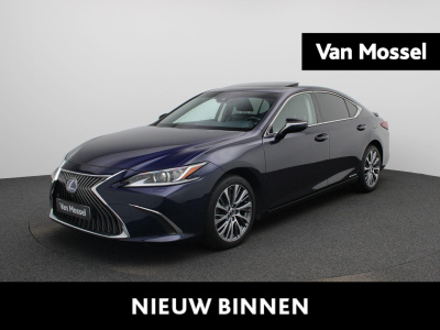 Lexus Es 300h luxury line | automaat | panoramadak | lederen bekleding | achteruitrijcamera | apple carplay / android auto | stoelverwaming en ventilatie | navigatie | climate control | lichtmetalen velgen |