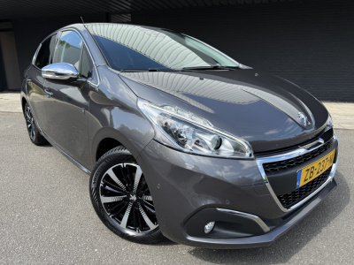 Peugeot 208 1.2 turbo, tech edition // 110pk // 4x nieuwe band, grote beurt