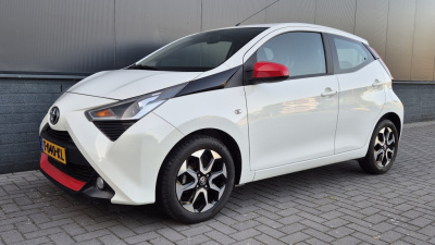 Toyota Aygo 1.0 vvt-i x-cite*automaat*airco*camera*apple-carplay*android*