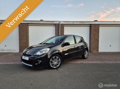 Renault Clio 1.6 dynamique automaat / 5-deurs / airco / cruisecontrol / panoramadak / stoelverwarming / parkeersensoren