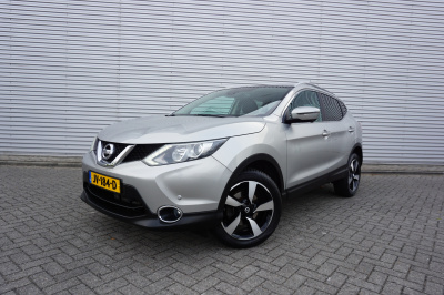 Nissan Qashqai 1.2 n-connecta airco / navi / camera / cruise / pano / trekhaak / nap