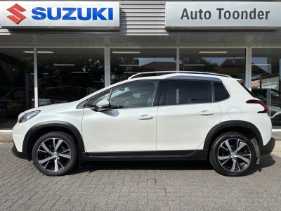 Peugeot 2008 allure 1.2-111pk/panoramadak/trekhaak