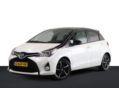 Toyota Yaris 1.5 hybrid dynamic bi-tone