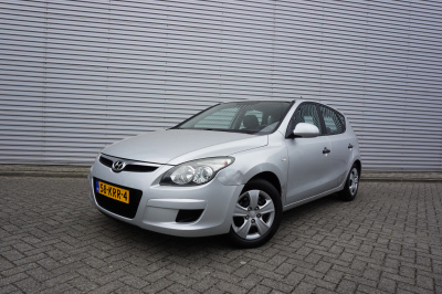 Hyundai I 30 1.4i active cool airco / elektr. ramen / parkeers. / cruise / nap