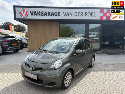 Toyota Aygo 1.0-12v aspiration green