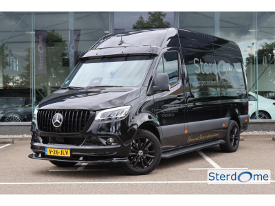 Mercedes-Benz Sprinter 319 1.9 cdi l2 l distronic l 3,5 t trekhaak l led l facelift l apple carplay l mbux 10,2 l camera l geveerde chauffeurstoel l tweezitsbank l stoelverwarming l draadloos opladen l houten vloer l tussenschot l zijwanden beti...
