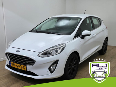 Ford Fiesta occasion luxe titanium met zwarte velgen en parkeercamera | bomvolle auto! | tweedehands ford fiesta in wit | carplay