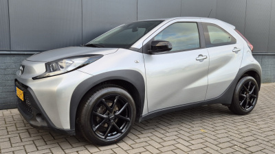 Toyota Aygo x 1.0 vvt-i mt play | airco | acc | camera | 17 inch