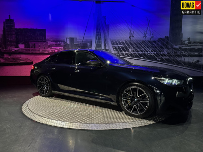 BMW M5 5-serie *limousine v8 m hybrid*carbon extr*b&w*alcantarahemel*nl-auto*