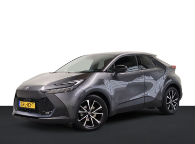 Toyota C-hr 1.8 hybrid 140 first