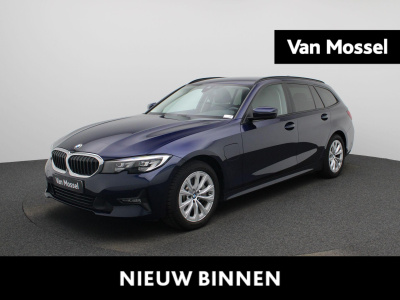 BMW 3-serie touring 330e business edition plus | automaat | navigatie | apple carplay / android auto | achteruitrijcamera | elektrische achterklep | verwambare stoelen | virtual cockpit | dab | blind spot monitoring | lichtmetalen vel...
