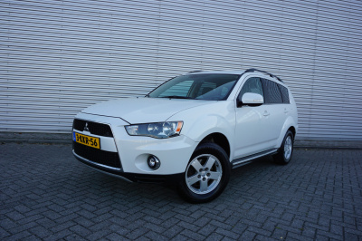 Mitsubishi Outlander 2.0 intro edition airco / navi / cruise / camera / lm velgen / nap