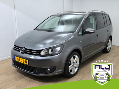 Volkswagen Touran occasion 1.4 tsi 5 persoons met panoramadak en grote kofferbak | tweedehands volkswagen touran in antracietgrijs