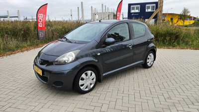 Toyota Aygo 1.0-12v comfort 5drs nl auto / nap