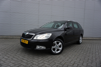 Skoda Octavia combi 1.4 tsi greentech elegance business line airco / navi / cruise / elektr. ramen / parkeers. / trekhaak / nap