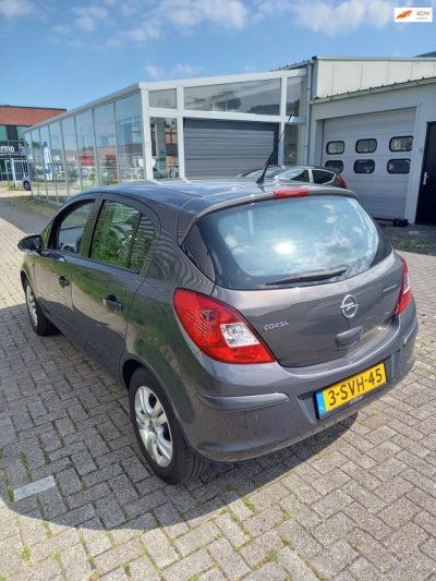 Opel Corsa 1.2-16v design edition