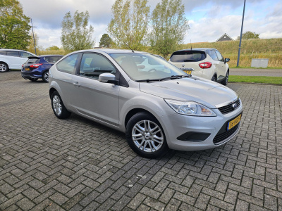 Ford Focus 1.6 trend airco,trekhaak. van eerste eigenaar!