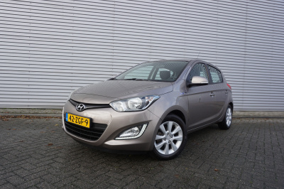 Hyundai I 20 1.2i i-vision airco / carplay / cruise / lm velgen / trekhaak / nap