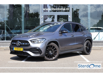 Mercedes-Benz Gla-klasse 180 amg line l automaat i achteruitrij camera l tempomaat l stoelverwarming l sfeerverlichting l mbux l widescreen l keyless go l night pakket l spiegel pakket l l camera l carbon inleg l draadloos opladen telefoon l led h...